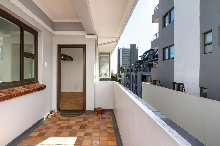 To Let 3 Bedroom Property for Rent in Sea Point Western Cape